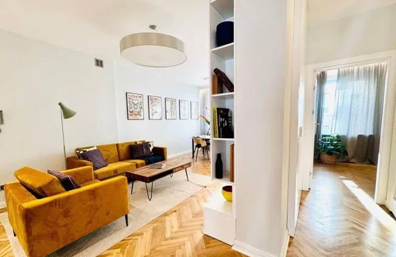 Alquiler de un elegante apartamento amueblado de 3 habitaciones, 74 m², Śródmieście, Varsovia, Polonia